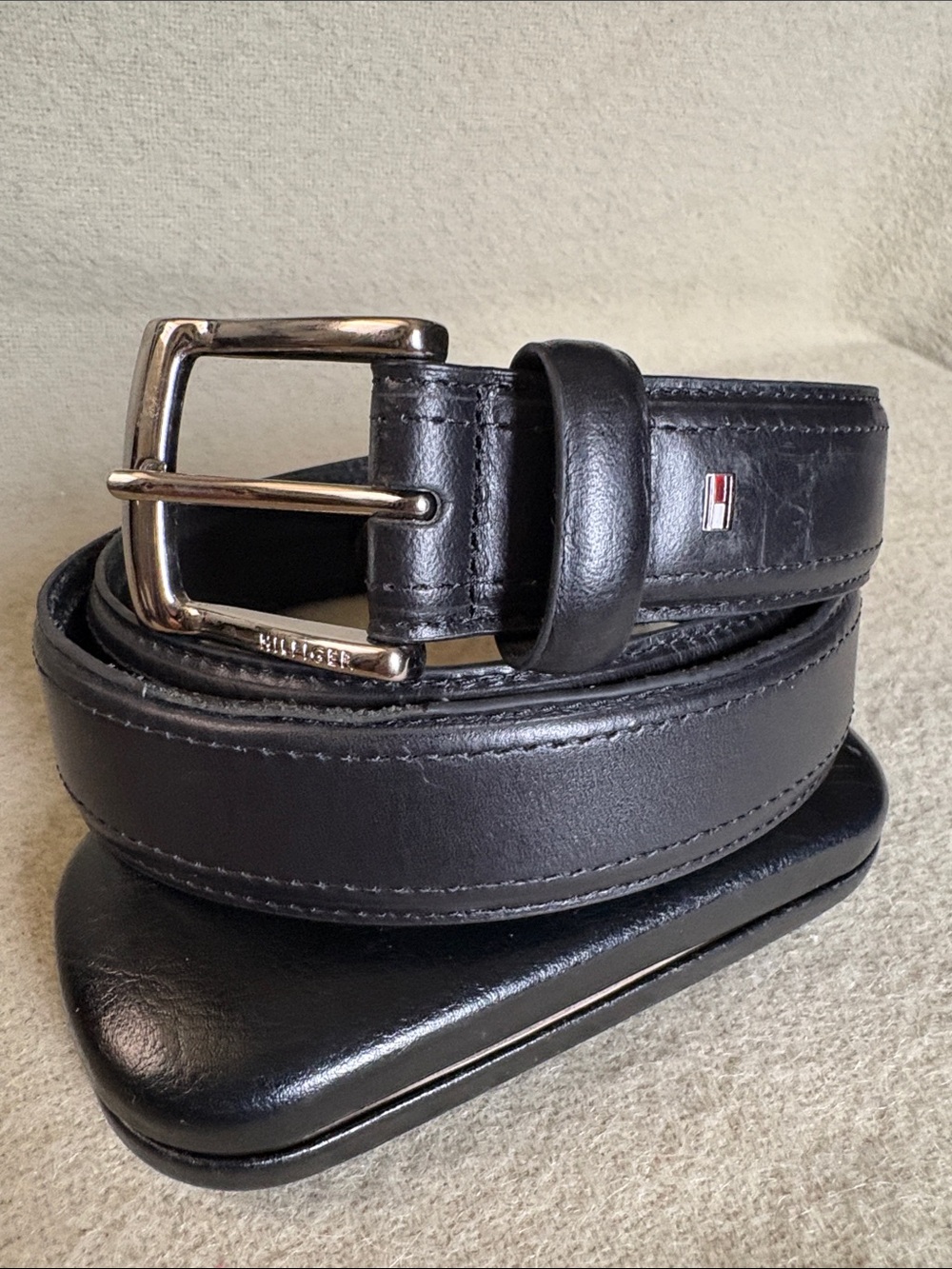 Tommy Hilfiger Black Leather Belt with Silver-Tone Buckle and Flag Accent
